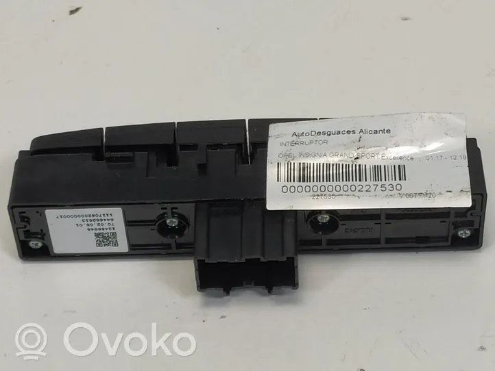 Nissan Primera Altri interruttori/pulsanti/cambi 13486948