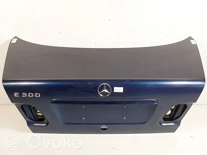 Mercedes-Benz E W212 Takaluukun/tavaratilan kansi 