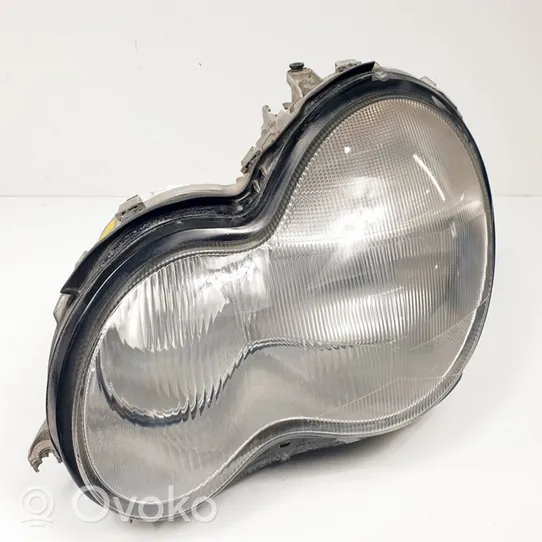 Mercedes-Benz C W203 Lampa przednia A2038201161