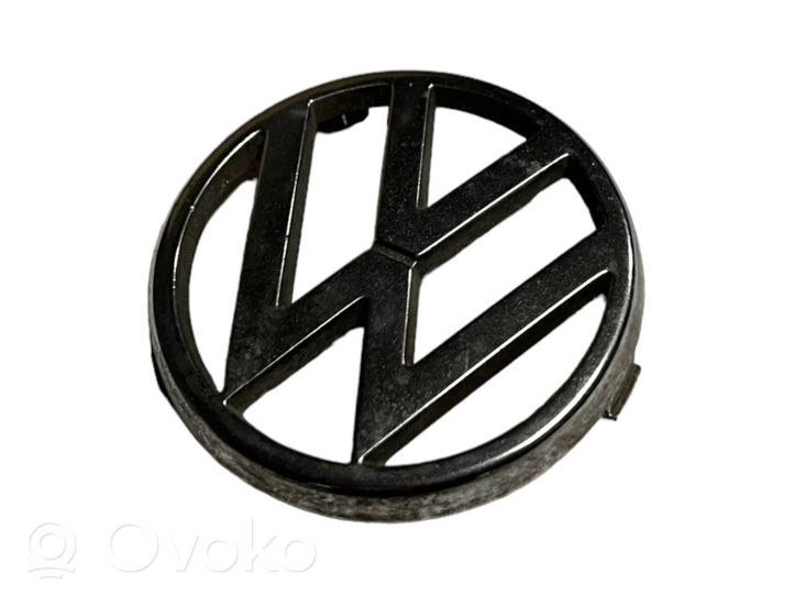 Volkswagen PASSAT B2 Emblemat / Znaczek 325853601