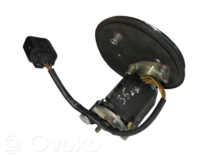 1J5827469 Volkswagen Golf IV Tailgate exterior lock, 15.00 € | RRR