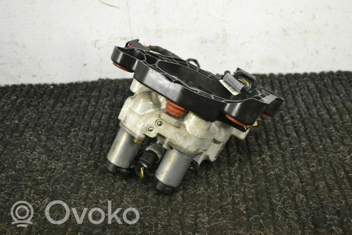 BMW 5 F10 F11 Air suspension compressor 6775258