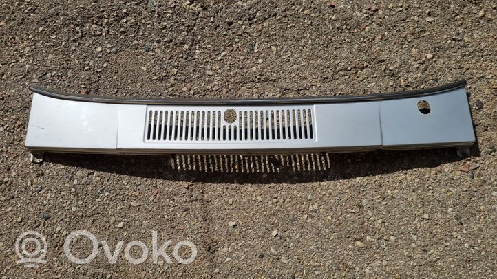 Volvo 740 Kratka wlotu powietrza na maskę 