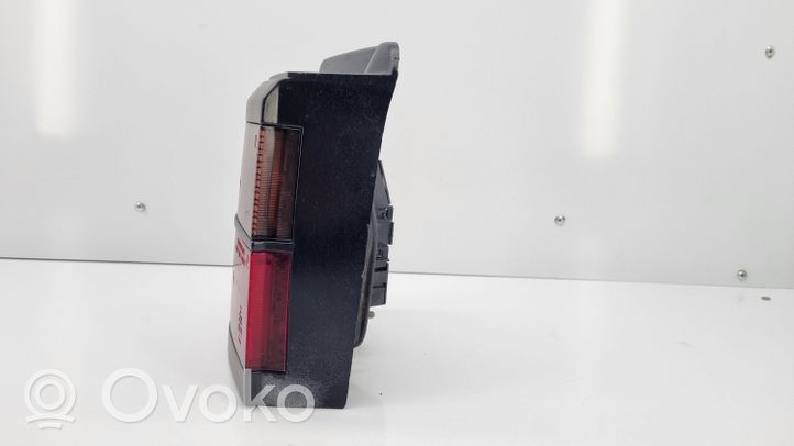 Volkswagen PASSAT B3 Lampa tylna 333945111