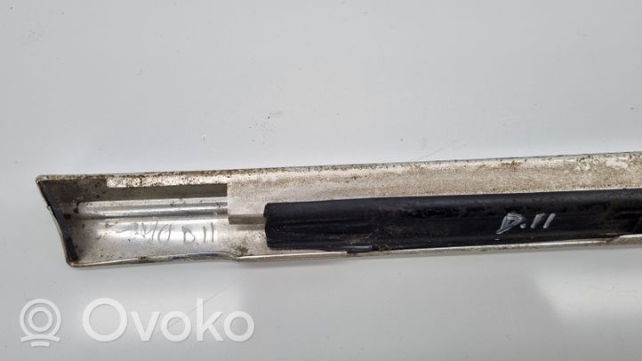 Volvo 740 Listwa / Uszczelka szyby drzwi tylnych 