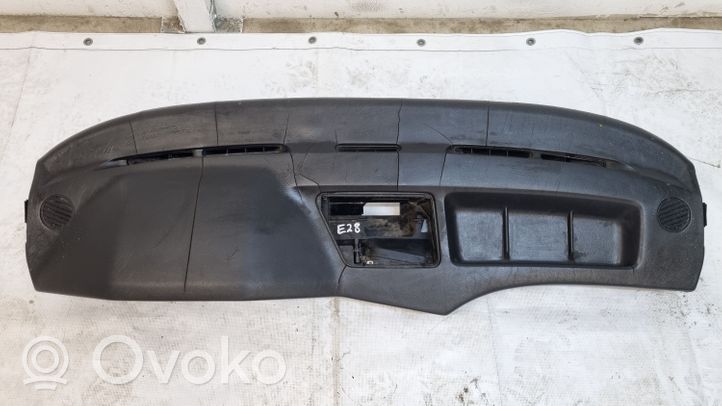 BMW 5 E28 Dashboard 1874482