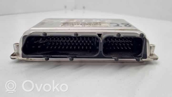 Volkswagen PASSAT B5.5 Sterownik / Moduł ECU 8D0907558B