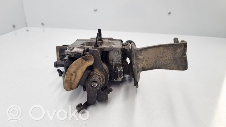 Audi 80 90 B3 Droselinė sklendė 050133015D