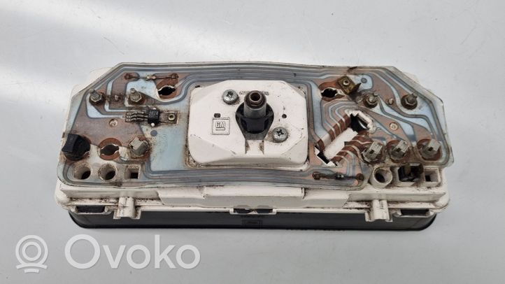 Opel Kadett E Compteur de vitesse tableau de bord 93154697SJ