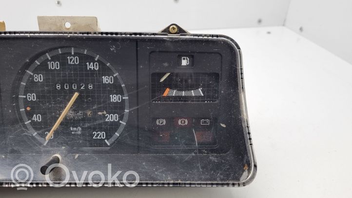 Opel Kadett E Compteur de vitesse tableau de bord 93154697SJ