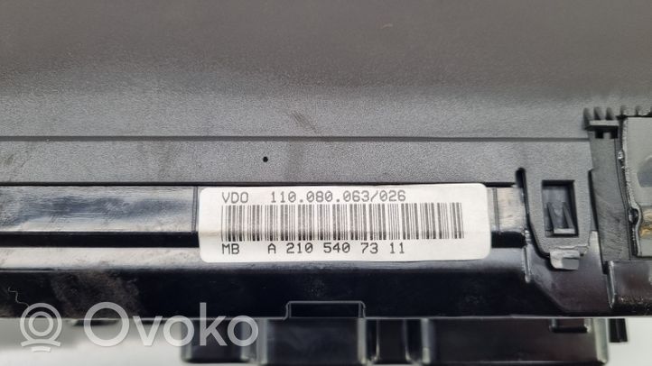 Mercedes-Benz E W210 Compteur de vitesse tableau de bord A2105407311