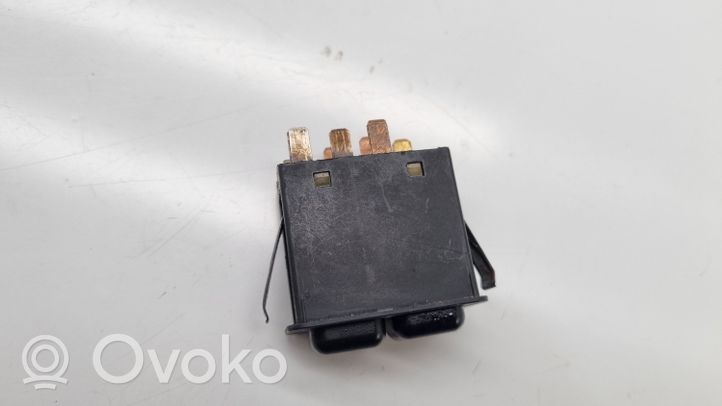 BMW 3 E30 Interruttore dell’aria condizionata (A/C) 1380557