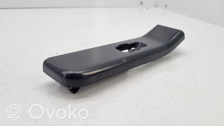 Nissan Patrol Y60 Support bouton lève vitre porte arrière 8096026J00