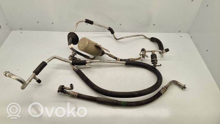 Volkswagen PASSAT B4 Oro kondicionieriaus vamzdelis (-ai)/ žarna (-os) 3A0820721H