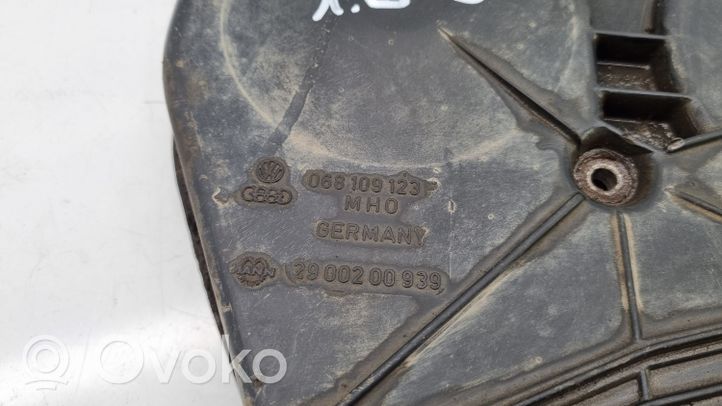 Volkswagen Golf II Osłona paska / łańcucha rozrządu 068109123F