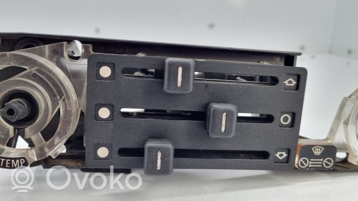 BMW 3 E30 Climate control unit 13736540