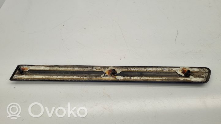 Volkswagen Golf IV Aizmugurējā spārna uzlika / moldings 1J3853536A