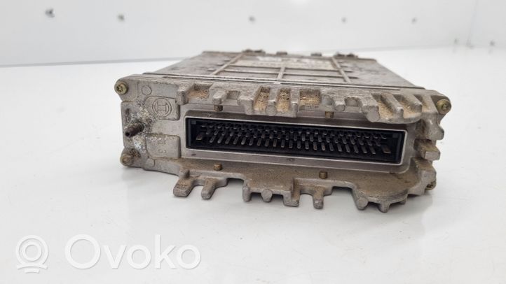 Volkswagen PASSAT B4 Variklio valdymo blokas 028906021FC