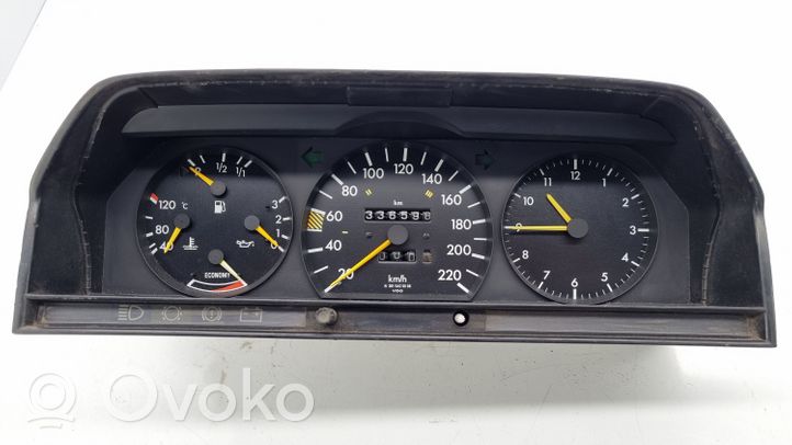 Mercedes-Benz 190 W201 Compteur de vitesse tableau de bord 2015420006