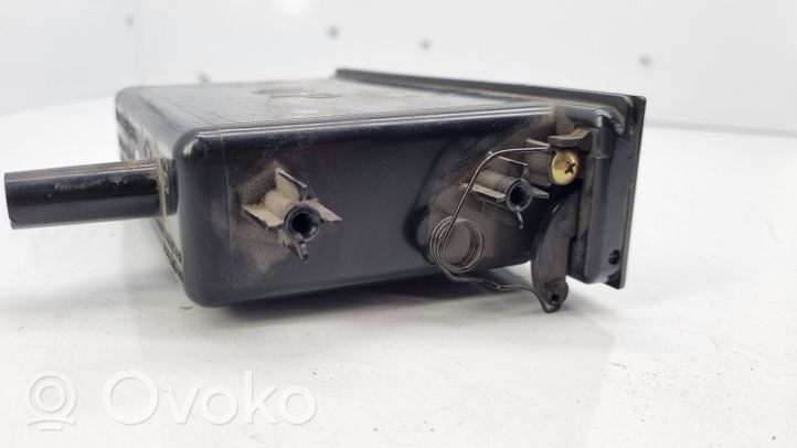 Nissan Maxima Daiktadėžė centrinės konsolės 684753Y500