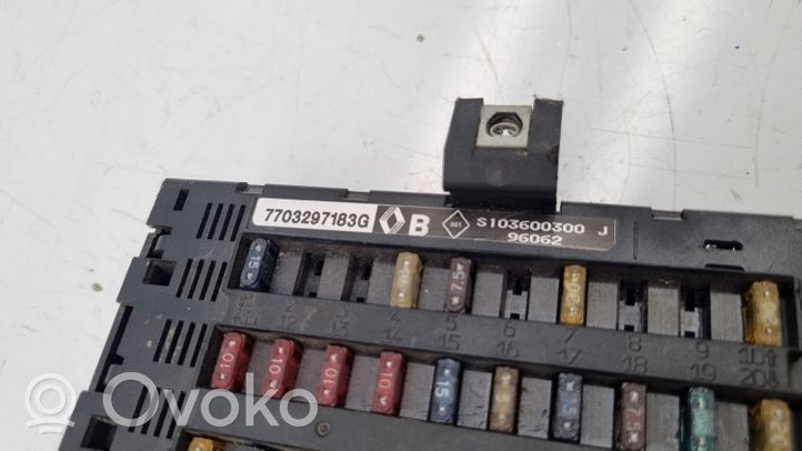 Renault Megane I Fuse module 7703297183G