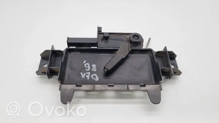 Volvo S70  V70  V70 XC Raczka otwierania klapy tylnej bagażnika od wewnątrz 1882