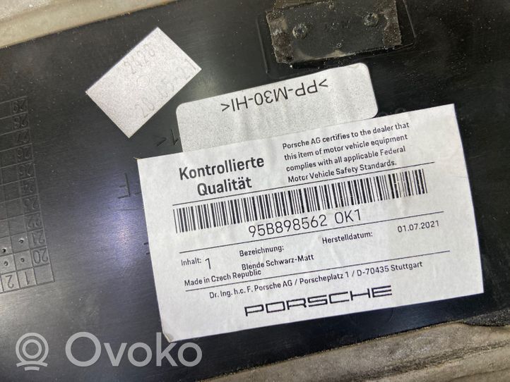 Porsche Macan Priekšpusē durvju dekoratīvā apdare (moldings) 95B898562