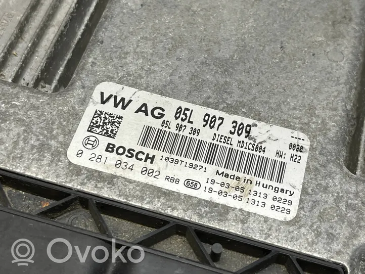 Audi A4 S4 B9 8W Variklio valdymo blokas 05L907309