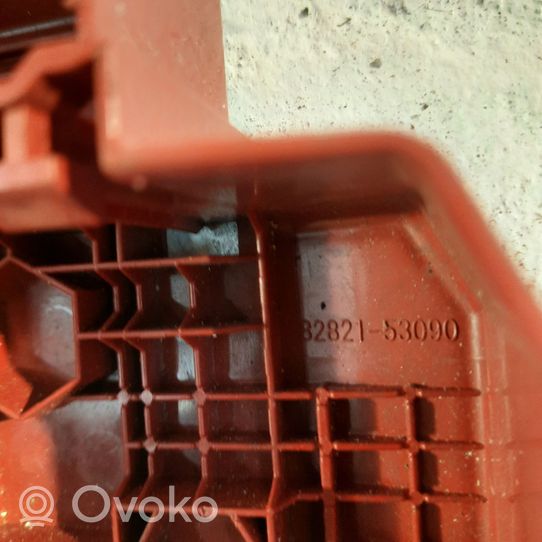 Toyota RAV 4 (XA40) Dangtis akumuliatoriaus dėžės 8282153090