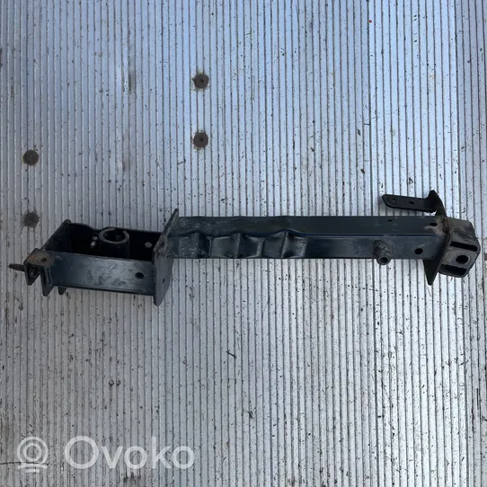 Renault Megane IV Traverse inférieur support de radiateur 758241269R