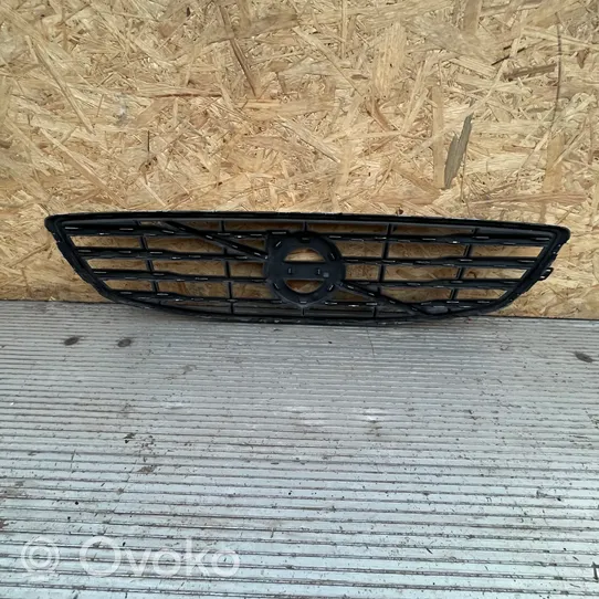 Volvo V70 Grille calandre supérieure de pare-chocs avant 31383595