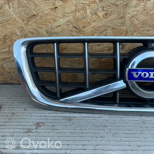 Volvo V70 Grille calandre supérieure de pare-chocs avant 31283895