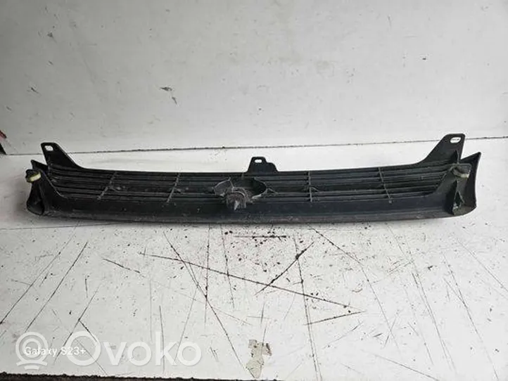 Toyota Carina T190 Griglia superiore del radiatore paraurti anteriore 5310105010