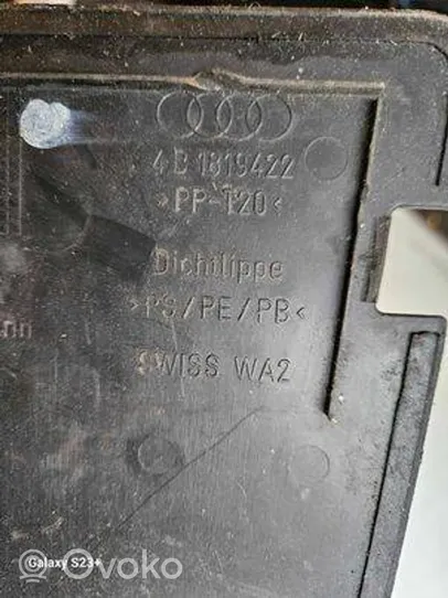 Audi A4 S4 B5 8D Dangtis akumuliatoriaus dėžės 4D1819422