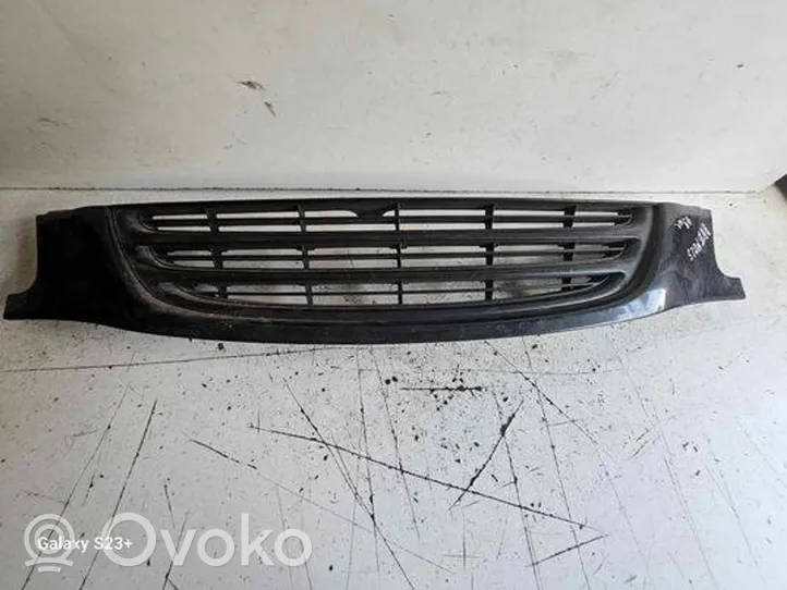 Toyota Avensis T220 Grille calandre supérieure de pare-chocs avant 5311105030