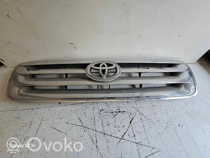 Toyota Avensis Verso Etupuskurin ylempi jäähdytinsäleikkö 5311144120