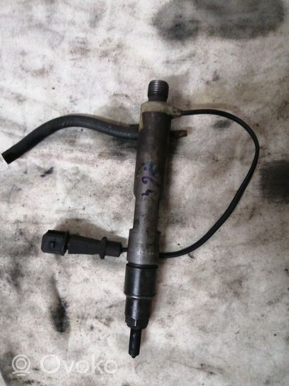 Volkswagen Golf IV Fuel injector 074130202B