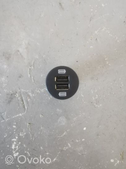 Porsche Macan Connettore plug in USB 95B035222A