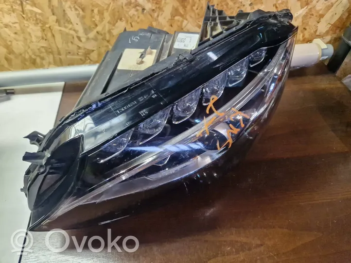 Mercedes-Benz C W205 Lampa przednia 1304492356