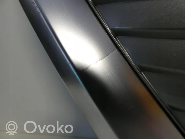 Audi e-tron Oberes Gitter vorne 4KE853651