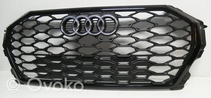 Audi RS Q3 Sportback Etupuskurin ylempi jäähdytinsäleikkö 83f853651b