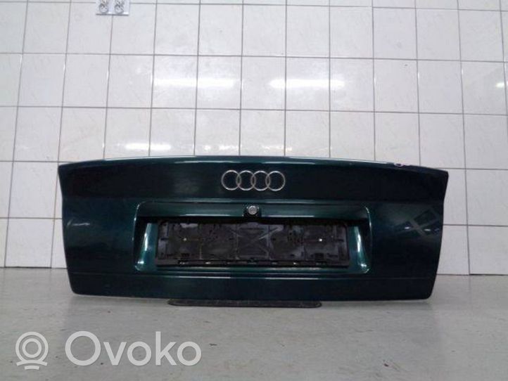 Audi A4 S4 B5 8D Takaluukun/tavaratilan kansi 