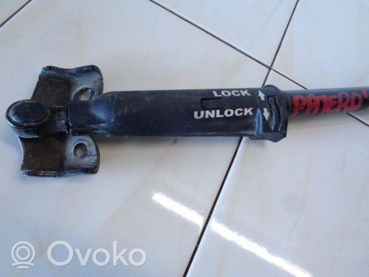 Mitsubishi Pajero Tavaratilan luukun hydrauliikkasarja 5822A020