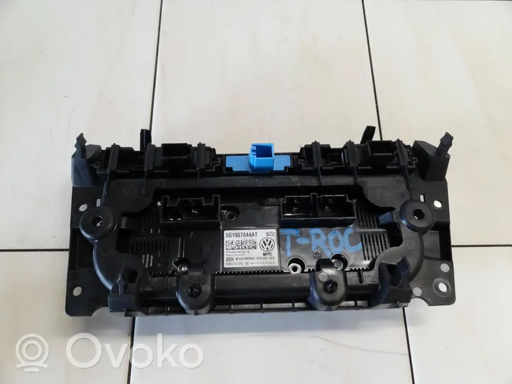 Volkswagen T-Roc Ilmastoinnin ohjainlaite 5G1907044AT