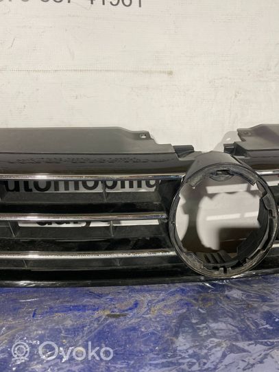 Volkswagen Jetta VI Maskownica / Grill / Atrapa górna chłodnicy 