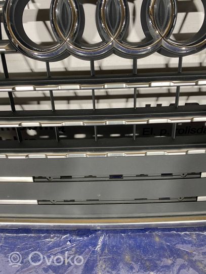 Audi Q7 4M Maskownica / Grill / Atrapa górna chłodnicy 4M0853651