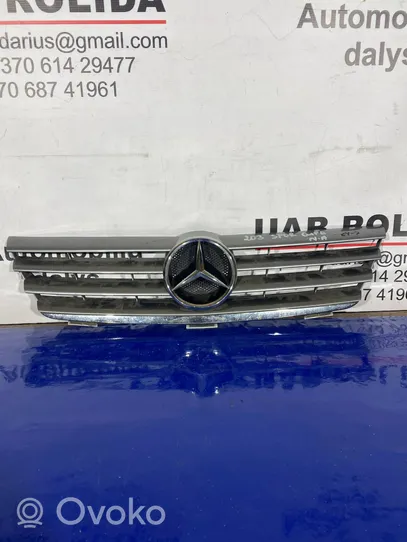 Mercedes-Benz C W203 Grille calandre supérieure de pare-chocs avant A2038801083