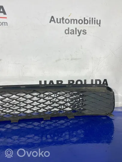 Toyota Auris 150 Etupuskurin alempi jäähdytinsäleikkö 5311202250