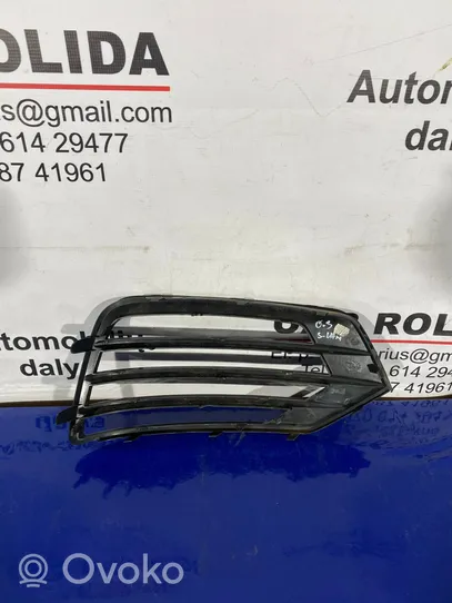 Audi Q3 8U Grille inférieure de pare-chocs avant 8U0807681K