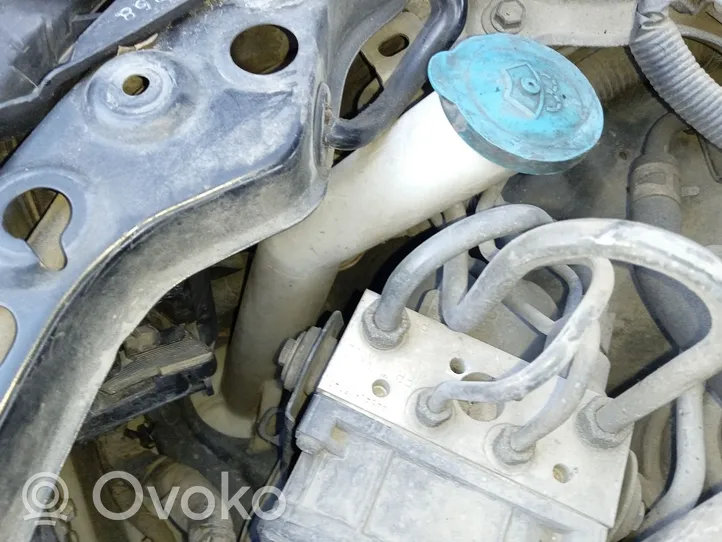 Toyota Avensis T220 Zbiornik płynu do spryskiwaczy szyby przedniej / czołowej 8531502100